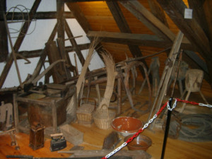 Bild von Exponaten im Klostermuseum Wittichen