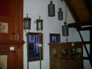 Bild von Exponaten im Klostermuseum Wittichen