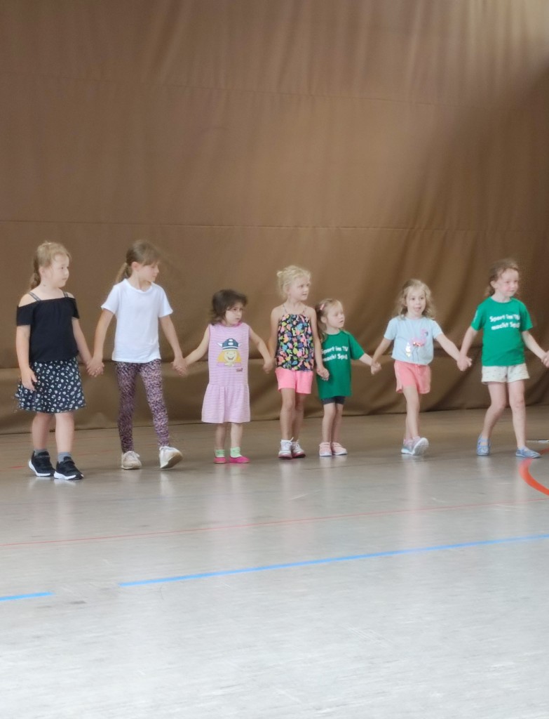 Kinder beim Dance-Aerobic