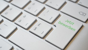 Bild von Tastatur mit Schriftzug Jetzt bewerben