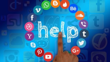 Bild von Apps Social Media mit Hand